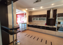 Аренда 3-комн. квартира, 129 м², 5/5 этаж — фото 1