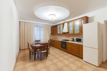 Продажа 4-комн. квартира, 201 м², 1/5 этаж — фото 2