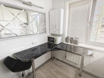 Продажа 3-комн. квартира, 58 м², 5/5 этаж — фото 3